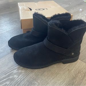 UGG Zariyah Water Repellent Ankle Bootie, Size 8.5 M